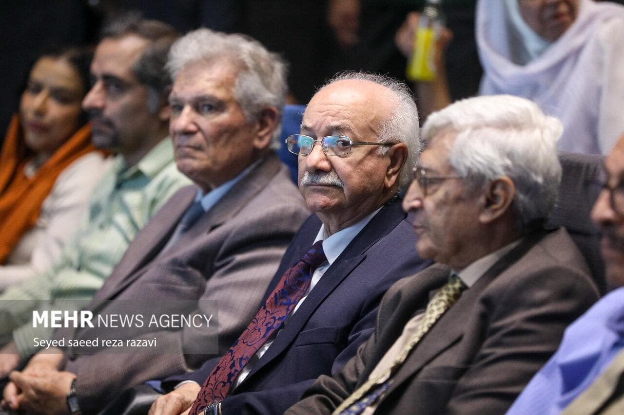 مصدق نفت را از انگلیسی‌ها و شیلات را از روس‌ها پس گرفت