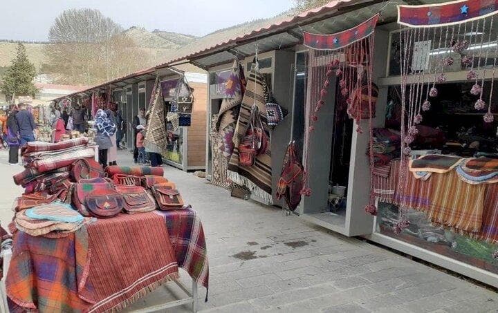 نورآباد نیازمند ایجاد بازارچه دائمی صنایع‌دستی است
