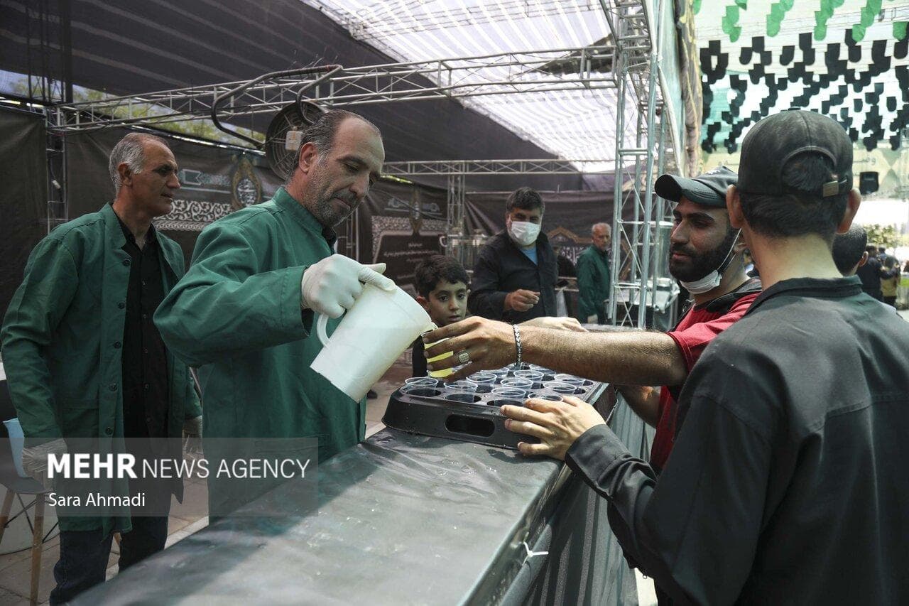 خدمت به زائران سوگوار رضوی نمادی از اتحاد و همدلی است