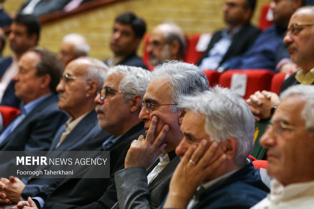 مفاخر و مشاهیر، ستون‌های خیمه هر جامعه‌ هستند