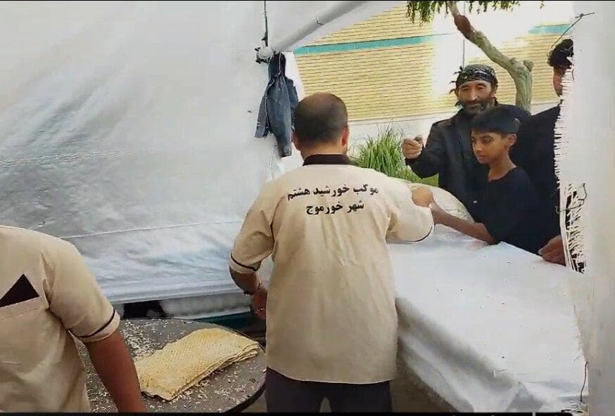 پخت و توزیع روزانه ۲۵۰۰۰ قرص نان توسط موکب خورشید هشتم شهرستان دشتی