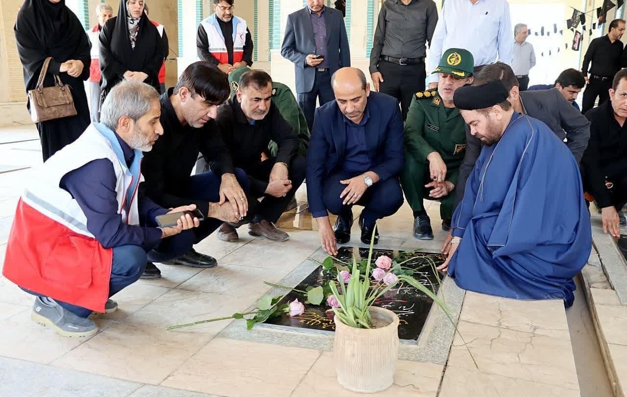 آئین غبارروبی قبور مطهر شهدا در دشتی برگزار شد