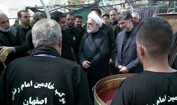 حضور رئیس قوه قضاییه در موکب اصفهانی‌ها در جوار حرم رضوی