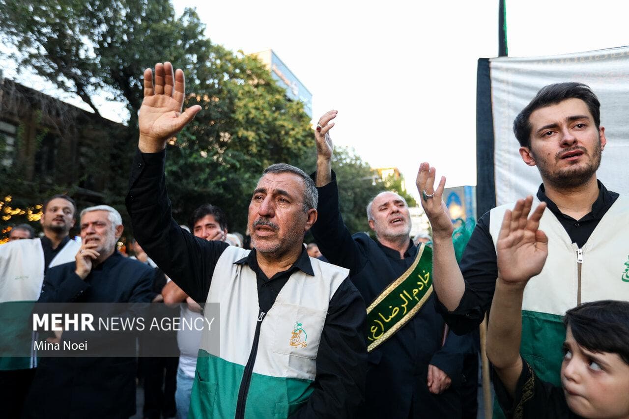 عزاداری زائران و خادمیاران رضوی در حرم حضرت عبدالعظیم حسنی(ع)