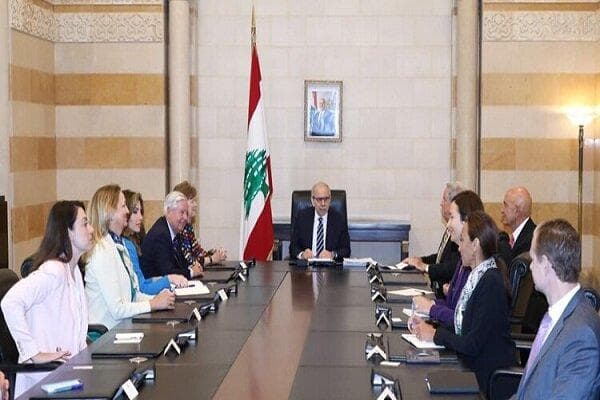 اصرار نواف سلام بر خلع سلاح مقاومت در دیدار هیئت آمریکایی