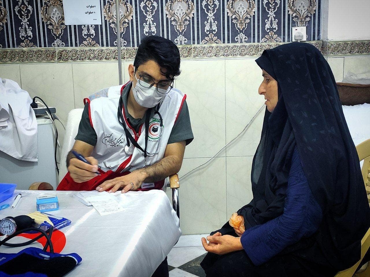 ارائه خدمات رایگان کاروان سلامت هلال‌احمر به ۱۸۵ نفر در دهگلان