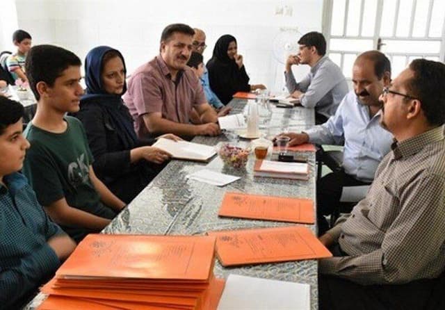 ثبت‌نام در مدارس بجنورد؛ هفت‌خوانی از صف‌های طولانی تا کمک‌های میلیونی