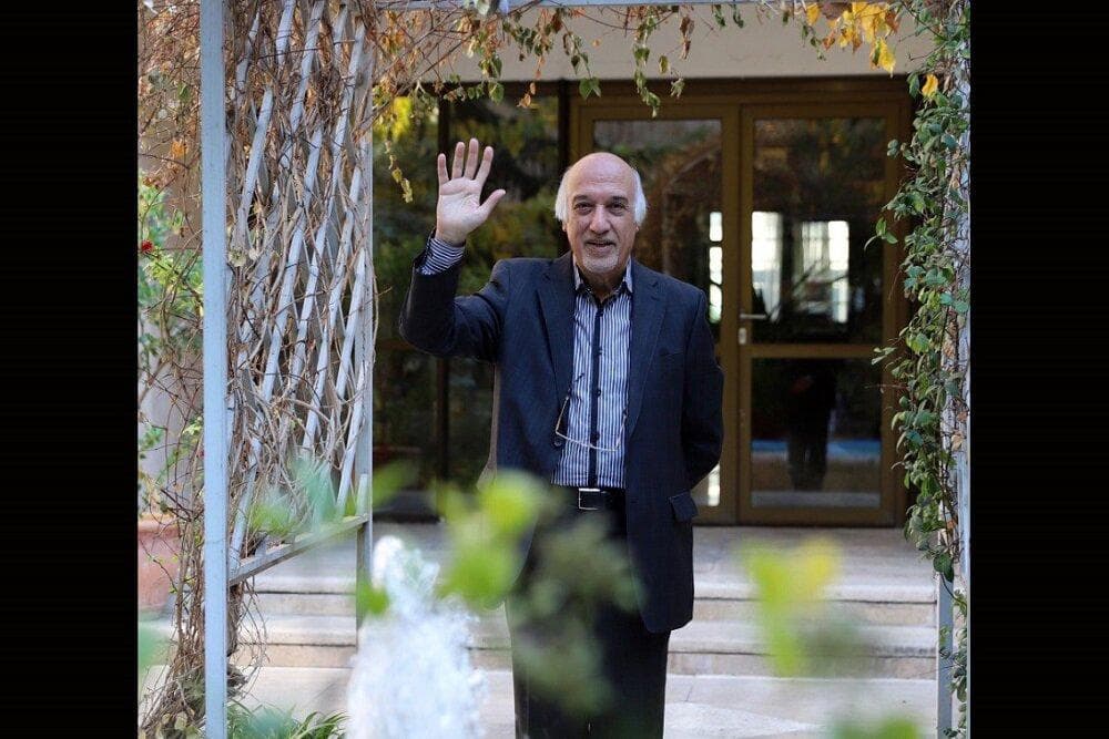 افراد معدودی با اسوار قابل مقایسه‌اند؛ از نظر دانش کسی به او نمی‌رسید
