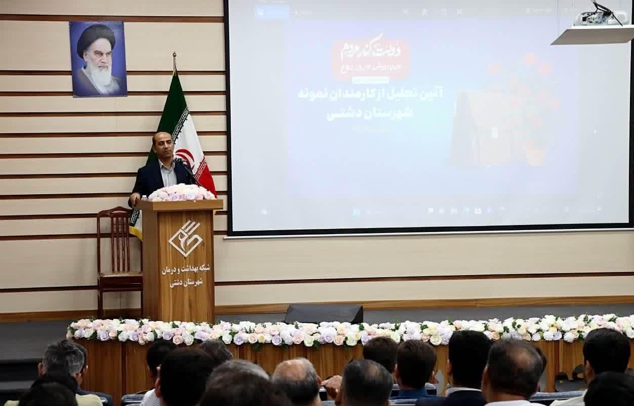 کارمندان نمونه دستگاه‌های اجرایی شهرستان دشتی تجلیل شدند