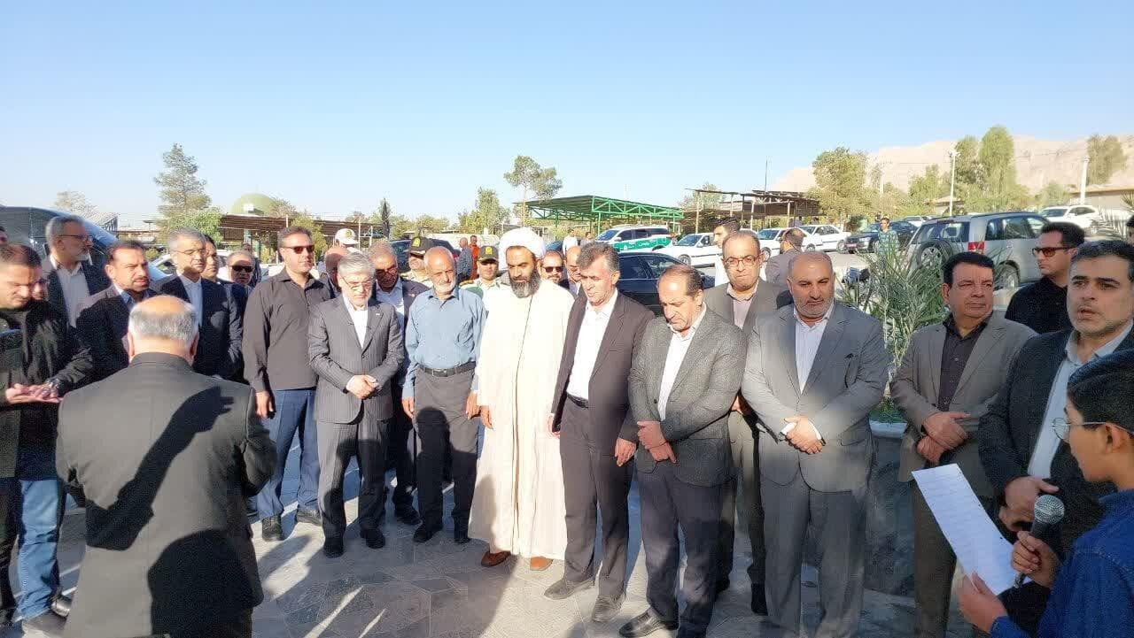 ادای احترام وزیر علوم به شهدا و یاد و خاطره جاودانان در اصفهان