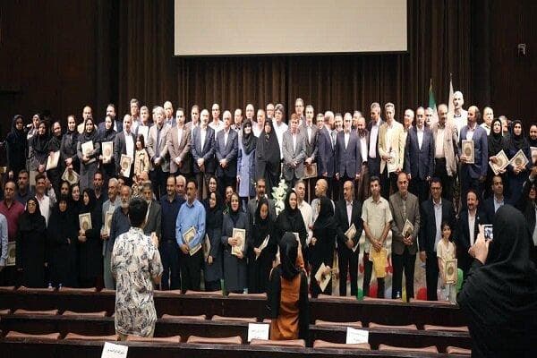 رئیس دانشگاه تهران: بخشی از موفقیت دانشگاه مرهون تلاش‌های کارکنان است