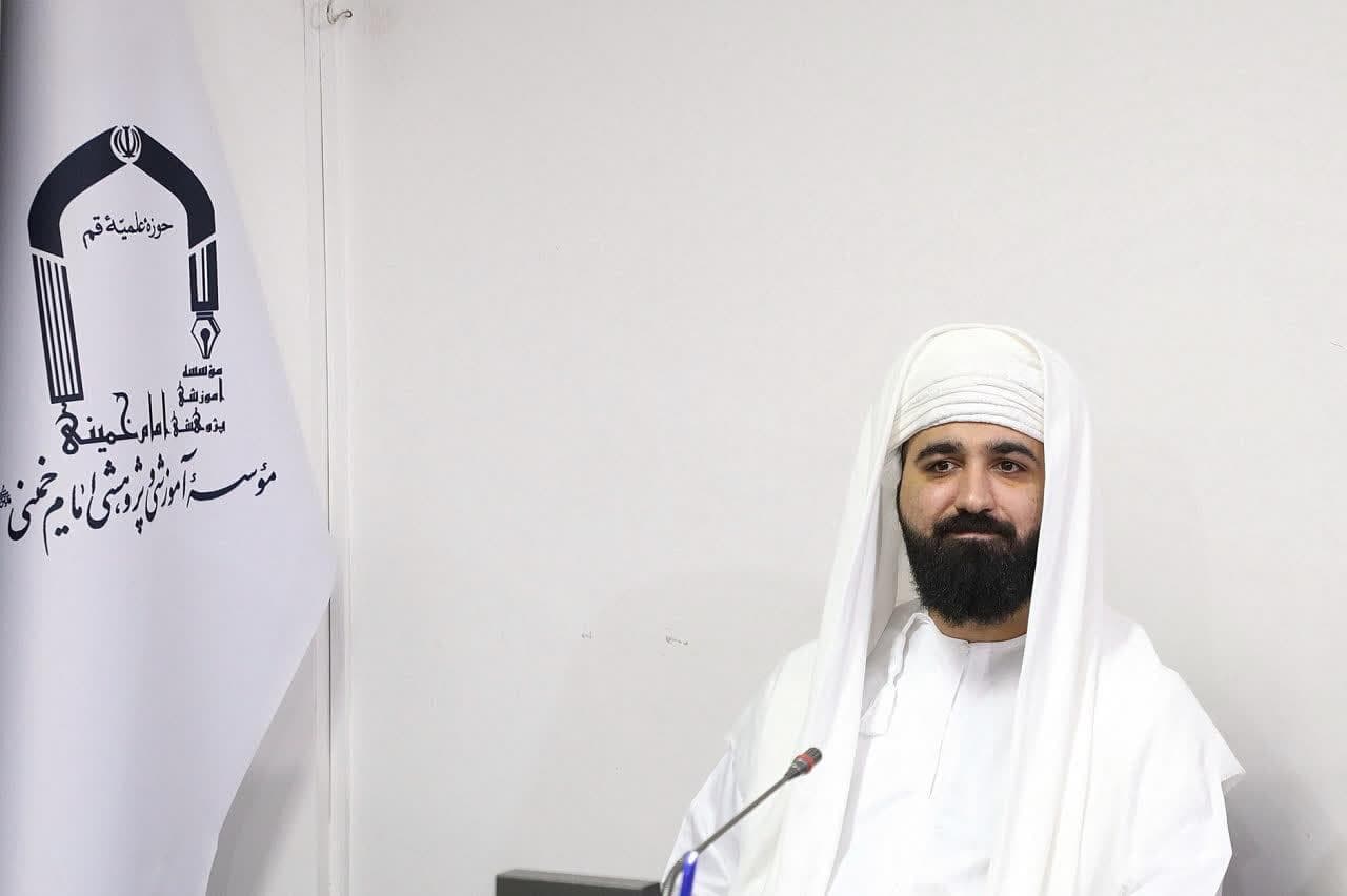 امت اسلامی باید واحد شود و اختلافات فرعی را کنار بگذارد