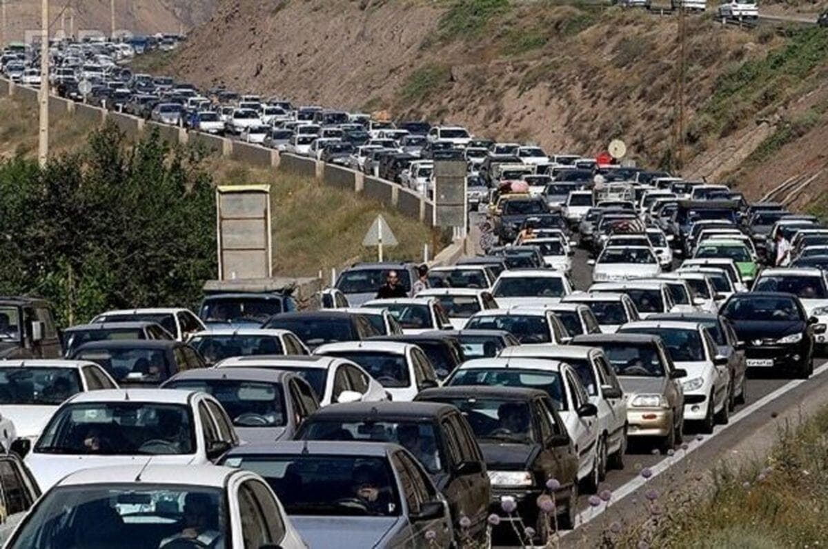 ترافیک نیمه‌سنگین و وزش باد شدید در برخی از محورهای اصلی کشور