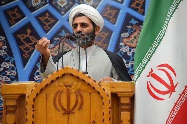اتحاد مردم را نباید با حرف‌های بی فایده خدشه‌دار کرد