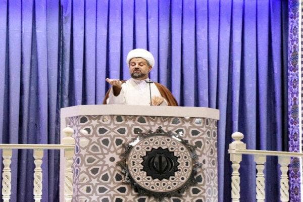 امام جمعه رباط کریم: پاسخ به مکانیسم ماشه؛ ایران تسلیم نمی‌شود