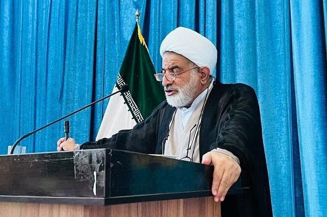 همه دولت را برای برون رفت از مشکلات یاری کنند