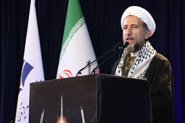 امام جمعه قزوین: مذاکره با دشمن ساده‌انگاری است