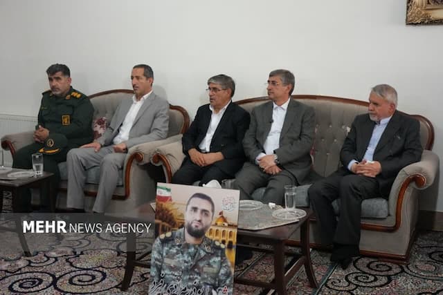 دیدار وزیر میراث‌فرهنگی با خانواده شهید ابوذر مرادی