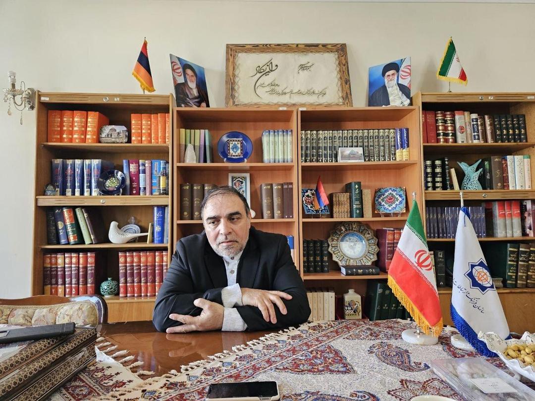 اهدای دو اثر ایرانی به موزه نسخ خطی ارمنستان