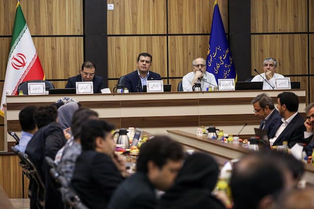 پرسش و پاسخ با دموی دستیاران هوش مصنوعی و تذکر آقای معاون