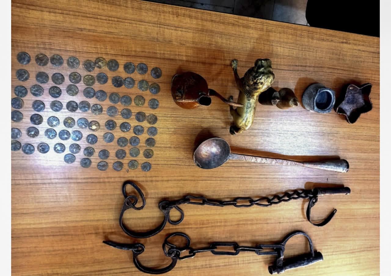 کشف ۸۷ شیء تاریخی در شهرستان بم