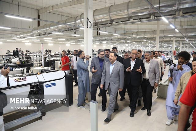 افتتاح کارخانه بافندگی با حضور وزیر صمت در ایرانشهر