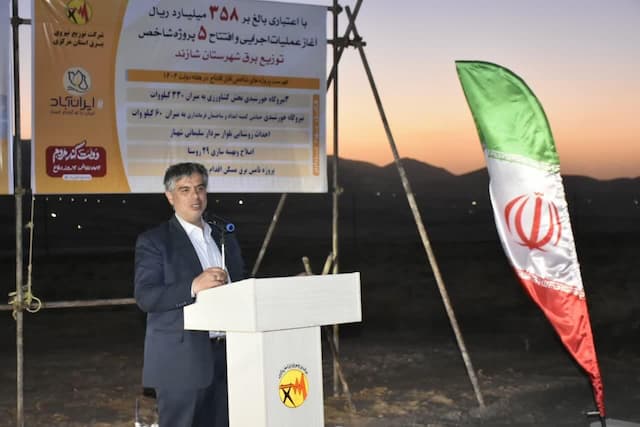 آغاز عملیات اجرایی دو نیروگاه خورشیدی ۳ مگاواتی در شازند