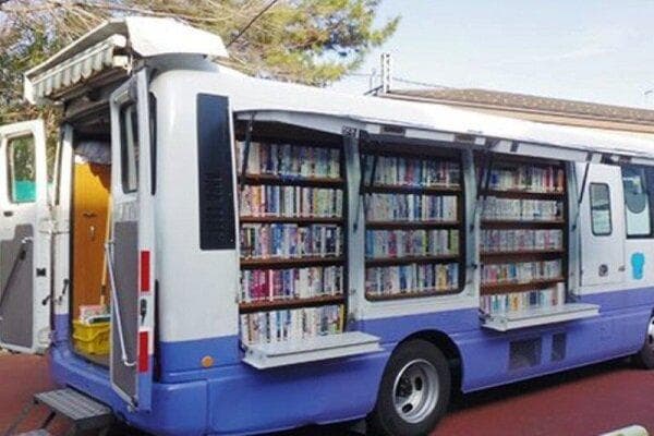 پایان چند سال انتظار؛ کتابخانه سیار عشق‌آباد دوباره فعال شد
