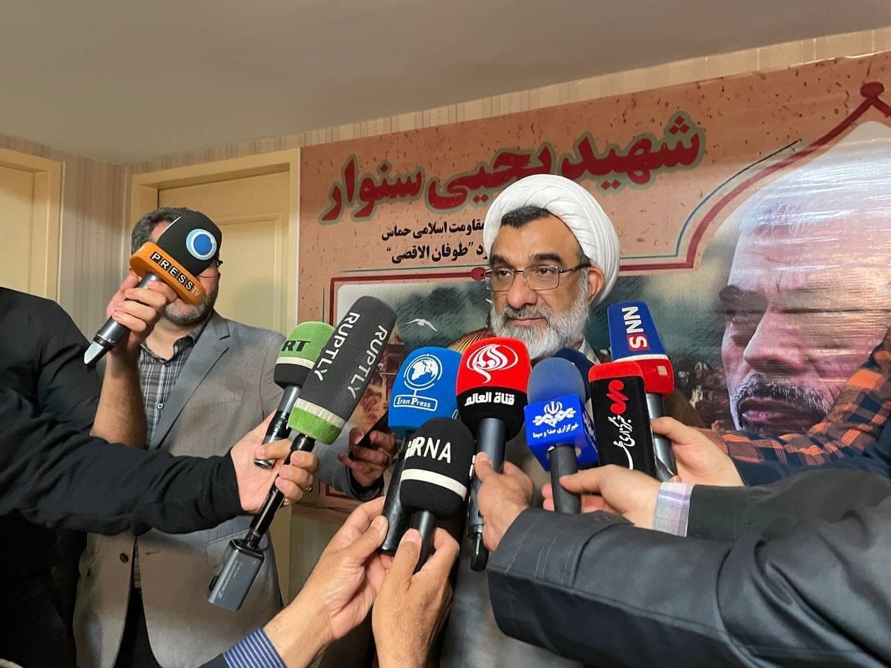 اگر زیرساخت پذیرش پزشکی فراهم نشود باید ۱۰ سال دیگر پزشک وارد کنیم