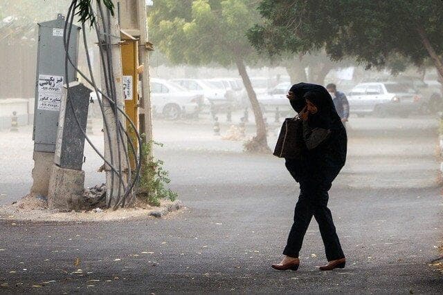 باد شدید اصفهان را درمی نوردد