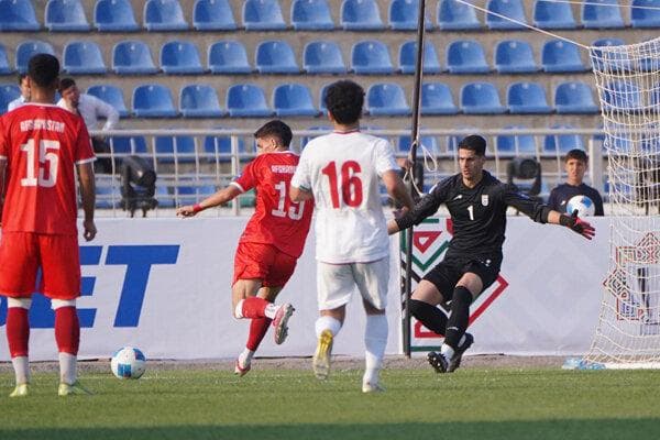 تساوی تیم ملی فوتبال ایران برابر هند در نیمه اول؛ سردرگم به دنبال توپ!