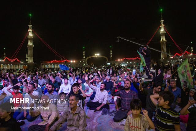 عهد و پیمان دوباره با امام زمان(عج) در کنار گنبد فیروزه‌ای جمکران