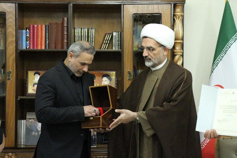 انگشتر حاج قاسم سلیمانی به موزه حشدالشعبی اهدا شد