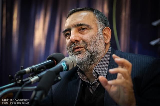 آقای جوادی، دماسنج اتاق‌تان خراب است؛ کتاب رو به احتضار!