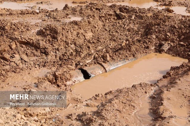 شرایط نامناسب خط لوله انتقال آب در بزمان