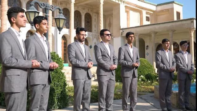 همخوانی استودیویی دعای فرج از سوی گروه بین المللی تسنیم