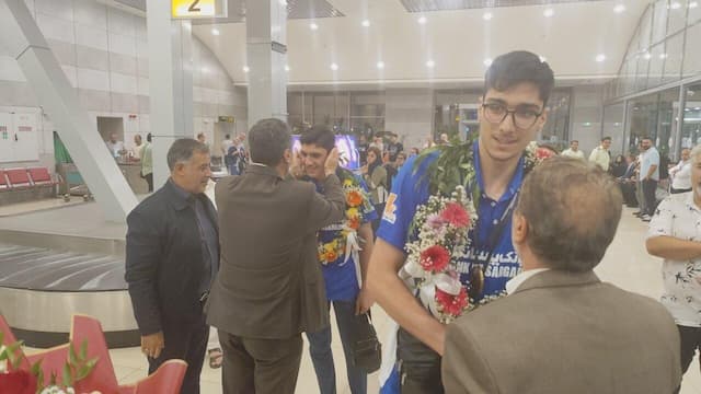 امیدوارم به تیم ملی بزرگسالان دعوت بشوم