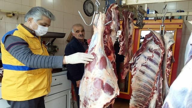 معدوم سازی ۶ هزار کیلوگرم فرآورده غیرقابل مصرف‌ در ساوه