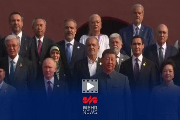عکس یادگاری سران شرکت کننده در مراسم رژه سالروز پیروزی مردم چین