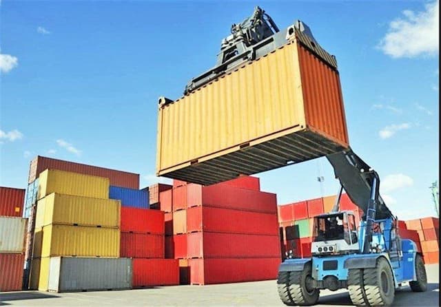 صادرات کالا از مرزهای کرمانشاه از یک میلیارد و ۲۰۰ میلیون دلار گذشت