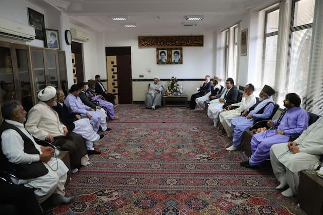 دیدار صمیمانه سران طوایف سیستان و بلوچستان با نماینده ولی فقیه استان