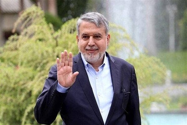 وزیر گردشگری حرم حضرت معصومه (س) را زیارت کرد