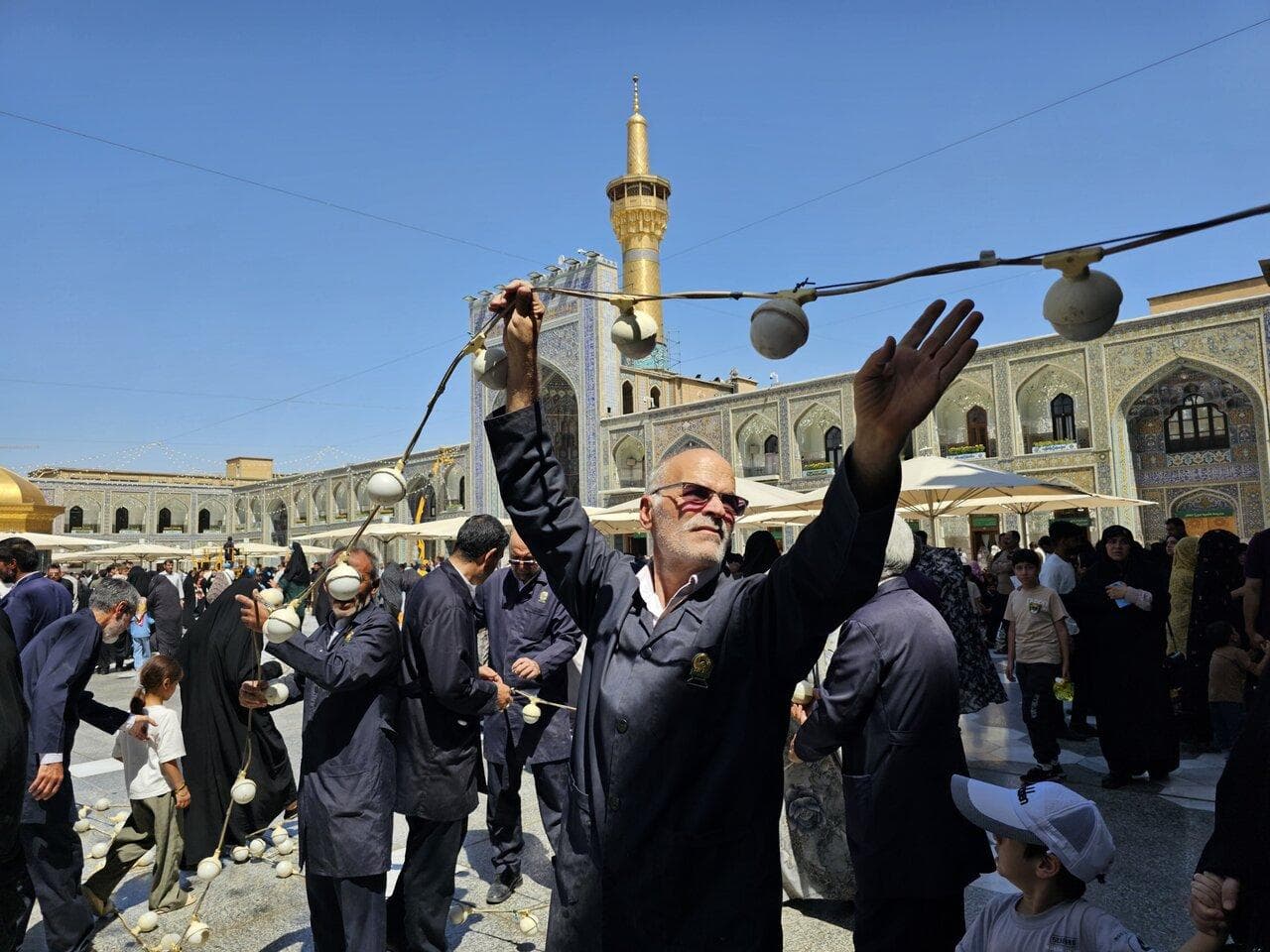 چراغانی حرم مطهر امام رضا(ع) به مناسبت اعیاد ماه ربیع الاول