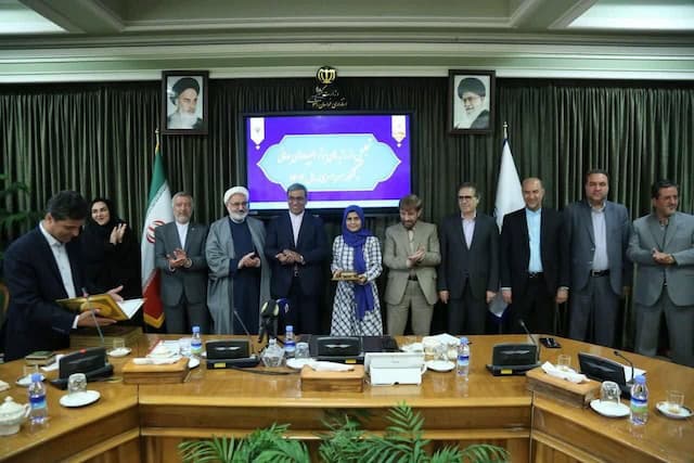 تجلیل استاندار خراسان رضوی از رتبه‌های برتر کنکور و المپیادهای علمی