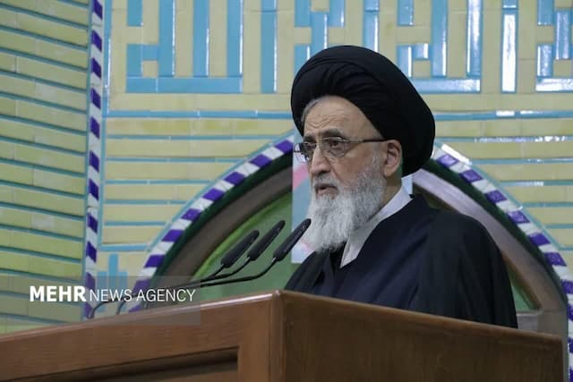 مراقب نفوذ فرهنگی دشمن باشیم