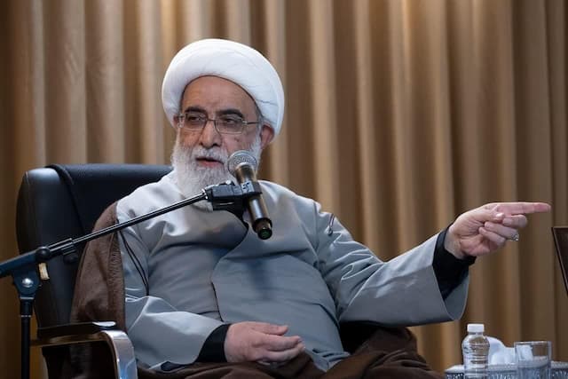 آیت‌الله شب زنده‌دار از سایت هسته‌ای فردو بازدید کرد