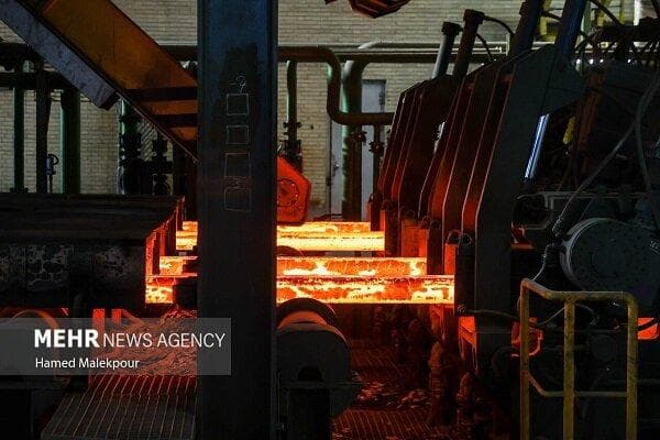 نبض فولاد در ۴ ماهه ۱۴۰۴؛ ترکیب صادرات تغییر کرد