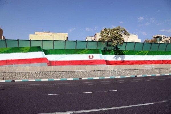 دیوار صوتی بزرگراه کردستان با نقش پرچم ایران جان گرفت