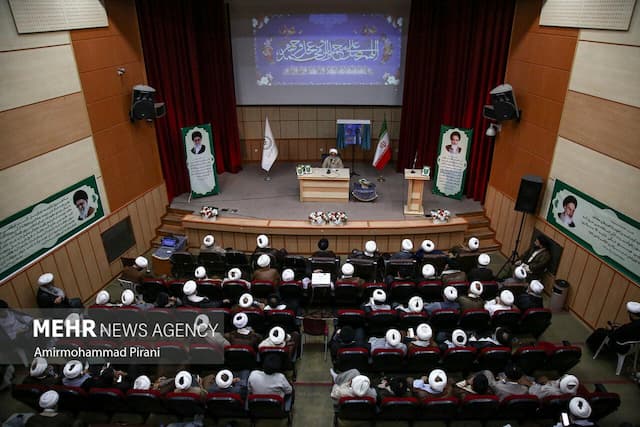 آیین رونمایی و آغاز برپایی جلسات درس اخلاق در مساجد استان قم