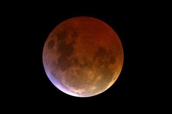 هیچ سندی مبنی بر شومی خسوف وجود ندارد؛ خواندن نماز آیات در ماه گرفتگی